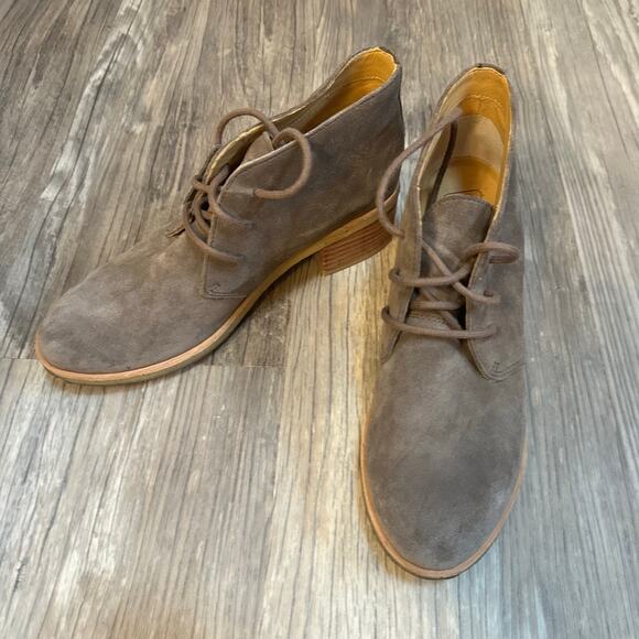 Clarks Phenia Carnaby Boot Womens Size 7.5 Ankle Bootie Lace Up Block Heel - Picture 1 of 8